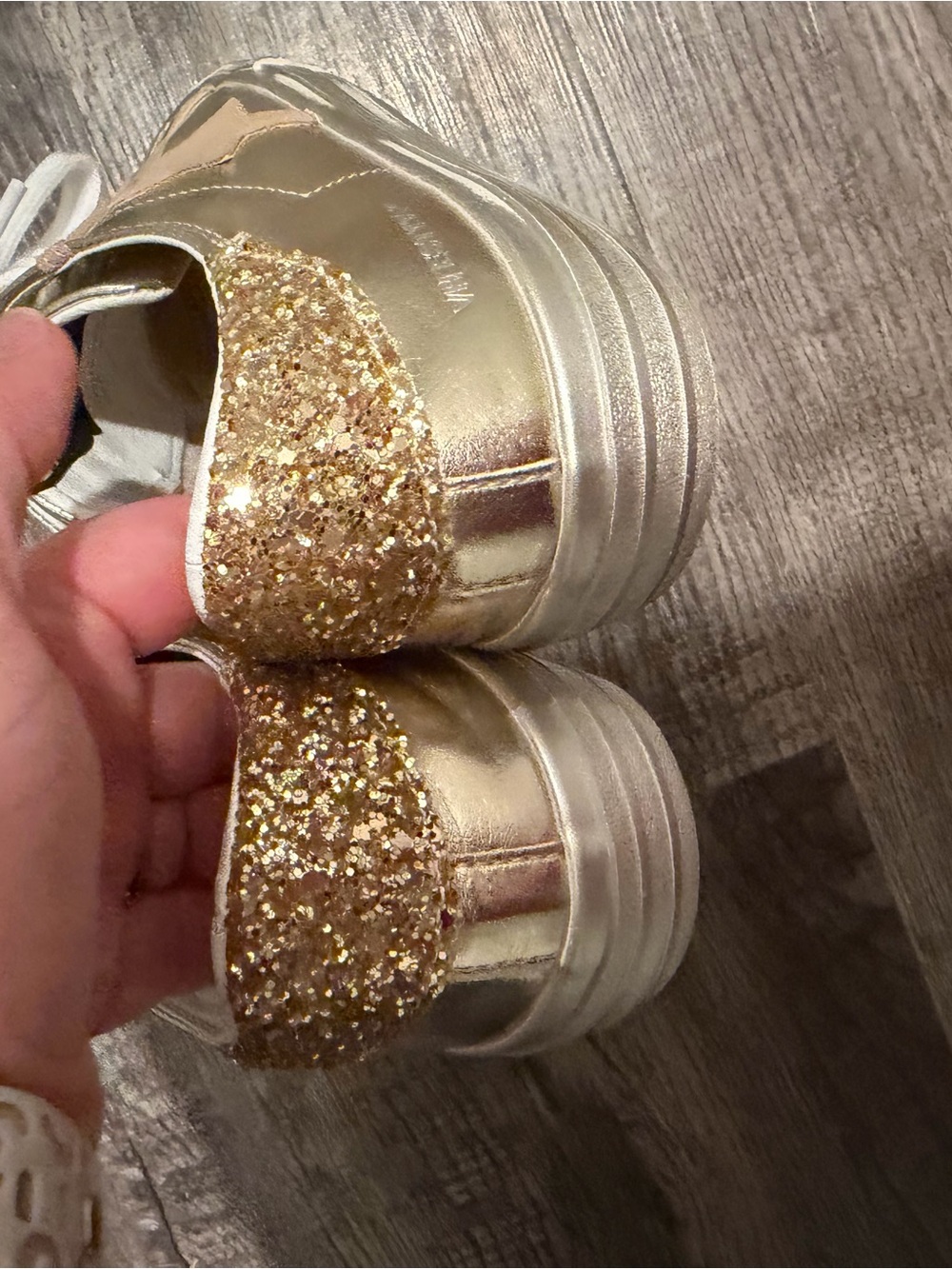 Vintage Havana Gold Metallic & White Low-Top Sneakers - Picture 2 of 3